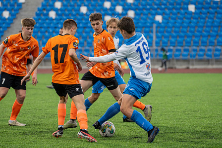 «Вулкан» сыграл свои первые игры во Владивостоке
