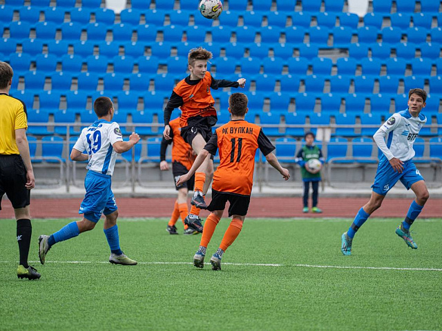 «Вулкан» сыграл свои первые игры во Владивостоке
